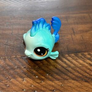 Hasbro Littlest Pet Shop #3-50 Frye Fishley Fish Blue Ombre Brown Orange Eye LPS